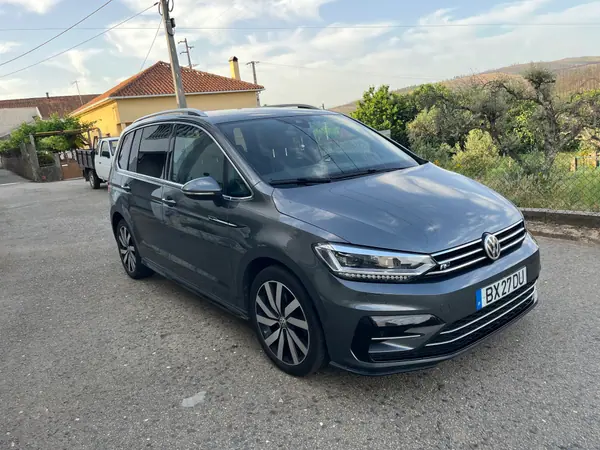 Volkswagen Touran 2017 - 19000 EUR, 135000 km - AUTO.MOTO.pt - 135000km - foto 12 de 18