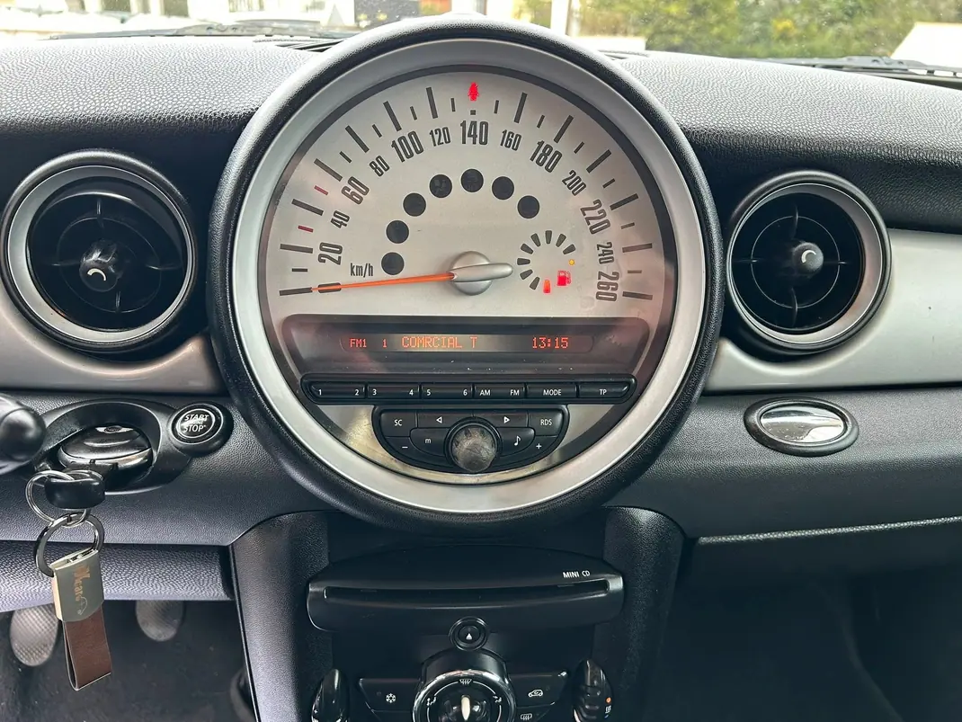 MINI One 2011 - 8700 EUR, 220000 km - AUTO.MOTO.pt - 220000km - foto 21 de 31