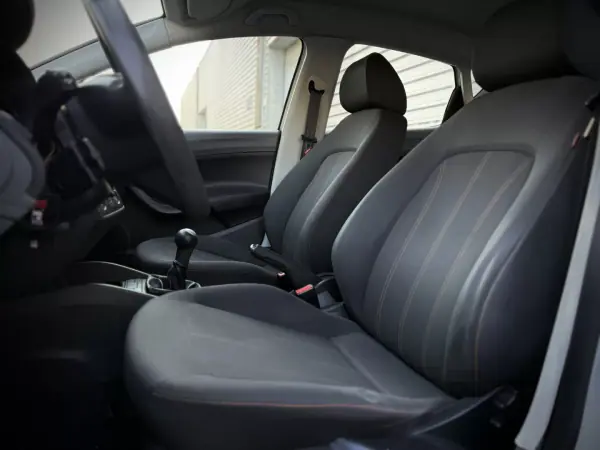 SEAT Ibiza 2011 - 5900 EUR, 204000 km - AUTO.MOTO.pt - 204000km - foto 13 de 20