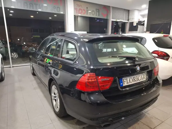 BMW 318 2011 - 8900 EUR, 290000 km - AUTO.MOTO.pt - 290000km - foto 12 de 13