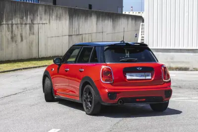 MINI Cooper 2015 - 13500 EUR, 212063 km - AUTO.MOTO.pt - 212063km - foto 9 de 15