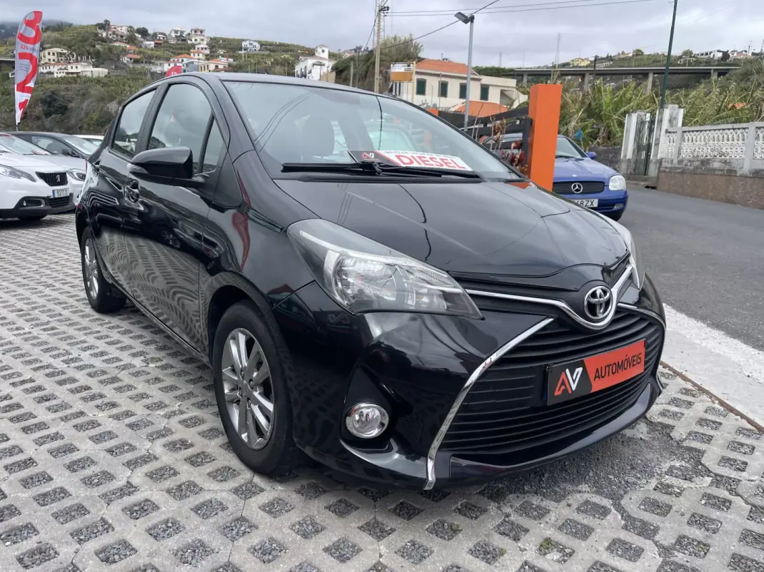 Toyota Yaris 2014 - 13950 EUR, 120568 km - AUTO.MOTO.pt - 120568km - foto 1 de 13