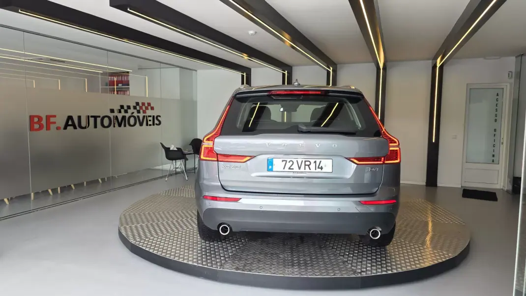 Volvo XC 60 2018 - 23500 EUR, 242396 km - AUTO.MOTO.pt - 242396km - foto 18 de 55