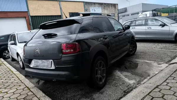 Citroën C4 Cactus 2014 - 9600 EUR, 180000 km - AUTO.MOTO.pt - 180000km - foto 5 de 19