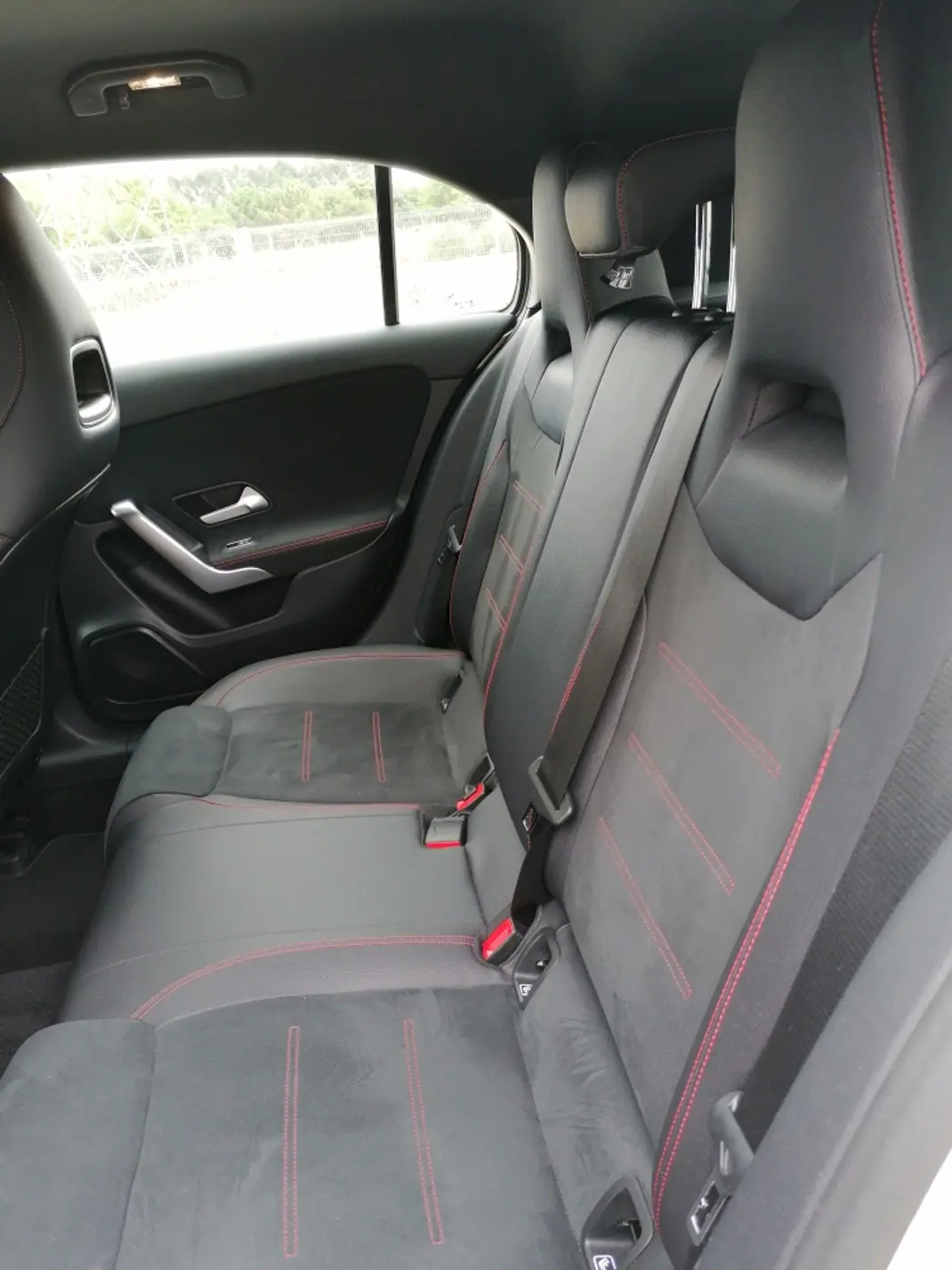 Mercedes-Benz A 180 2019 - 23950 EUR, 114000 km - AUTO.MOTO.pt - 114000km - foto 10 de 12