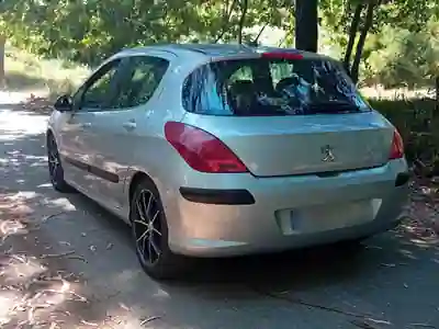Peugeot 308 2007 - 4200 EUR, 227000 km - AUTO.MOTO.pt - 227000km - foto 5 de 13