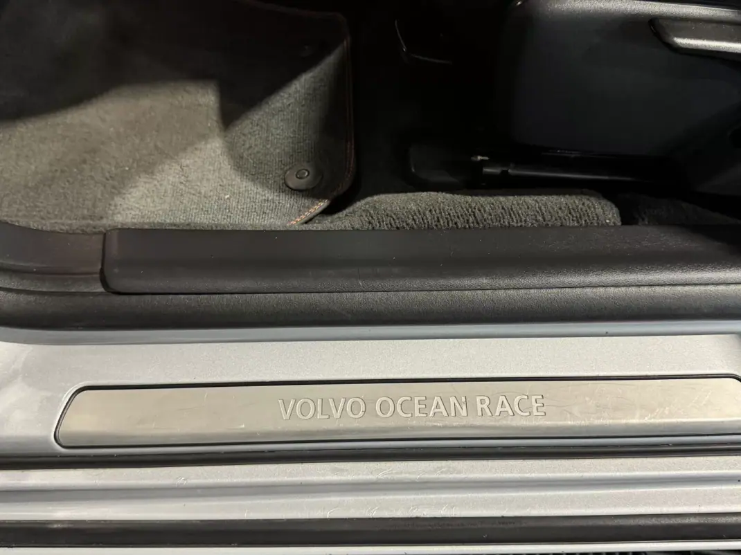 Volvo V60 2016 - 13900 EUR, 265393 km - 265393km - foto 40 de 44