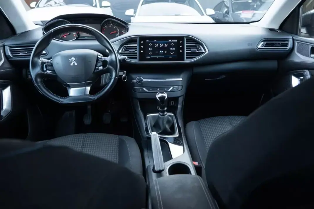 Peugeot 308 SW 2020 - 12999 EUR, 96900 km - 96900km - foto 13 de 21