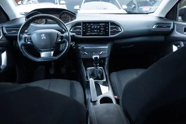 Peugeot 308 SW 2020 - 12999 EUR, 96900 km - 96900km - foto 13 de 21