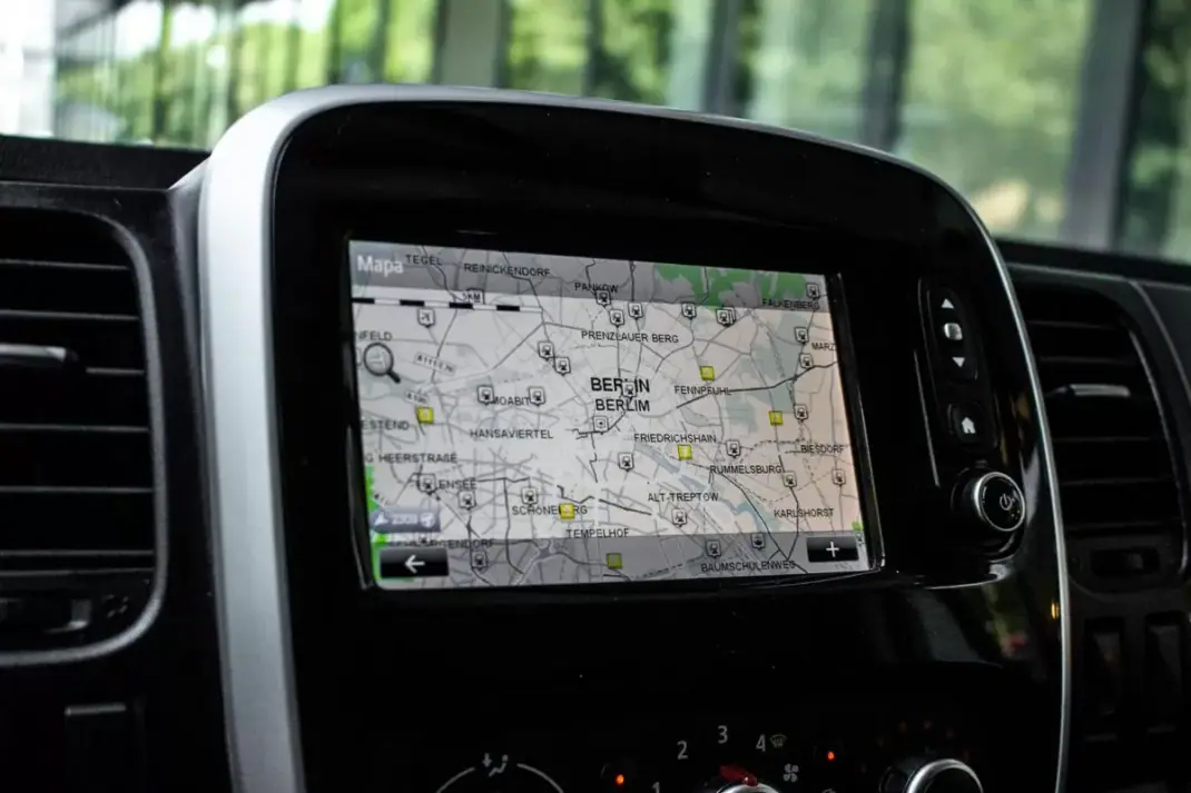 Renault Trafic 2020 - 28990 EUR, 126359 km - AUTO.MOTO.pt - 126359km - foto 37 de 41