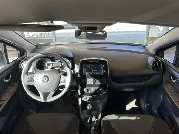 Renault Clio Sport Tourer 2014 - 8950 EUR, 143153 km - AUTO.MOTO.pt - 143153km - foto 16 de 30