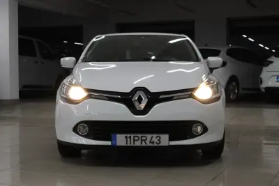 Renault Clio 2015 - 7900 EUR, 146950 km - AUTO.MOTO.pt - 146950km - foto 14 de 15