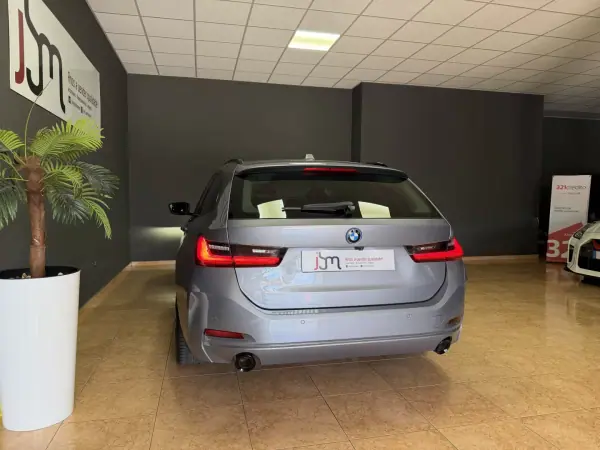 BMW 320 2023 - 29990 EUR, 129879 km - AUTO.MOTO.pt - 129879km - foto 6 de 19