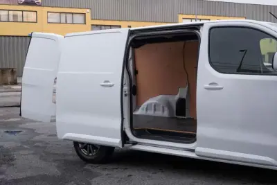 Citroën Jumpy 2017 - 15900 EUR, 145325 km - AUTO.MOTO.pt - 145325km - foto 7 de 23
