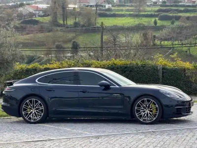 Porsche Panamera 2017 - 58990 EUR, 114000 km - AUTO.MOTO.pt - 114000km - foto 35 de 39