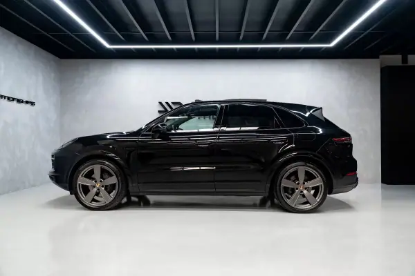 Porsche Cayenne 2023 - 89950 EUR, 40000 km - AUTO.MOTO.pt - 40000km - foto 18 de 59