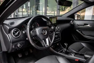 Mercedes-Benz A 180 2015 - 11490 EUR, 217196 km - AUTO.MOTO.pt - 217196km - foto 21 de 35
