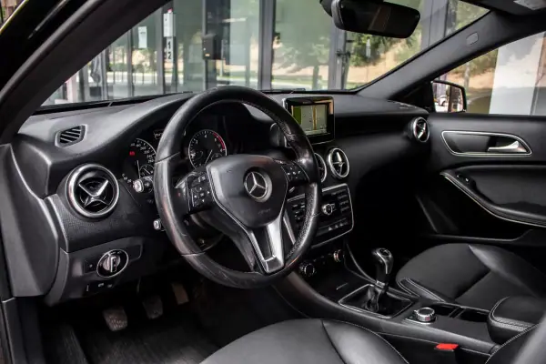 Mercedes-Benz A 180 2015 - 11490 EUR, 217196 km - AUTO.MOTO.pt - 217196km - foto 21 de 35