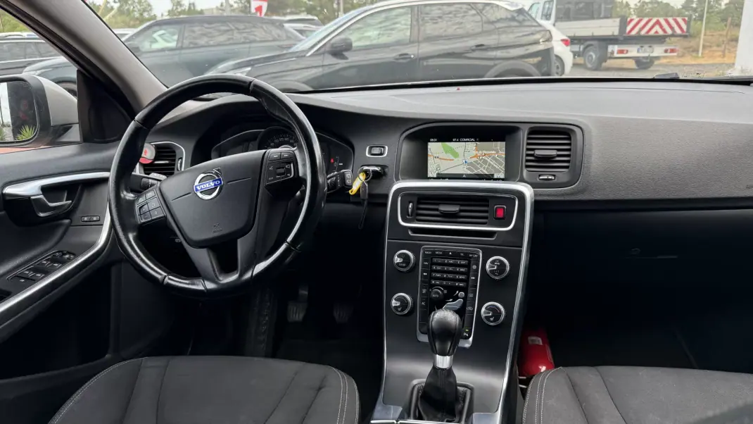 Volvo V60 2015 - 9990 EUR, 265000 km - 265000km - foto 16 de 25