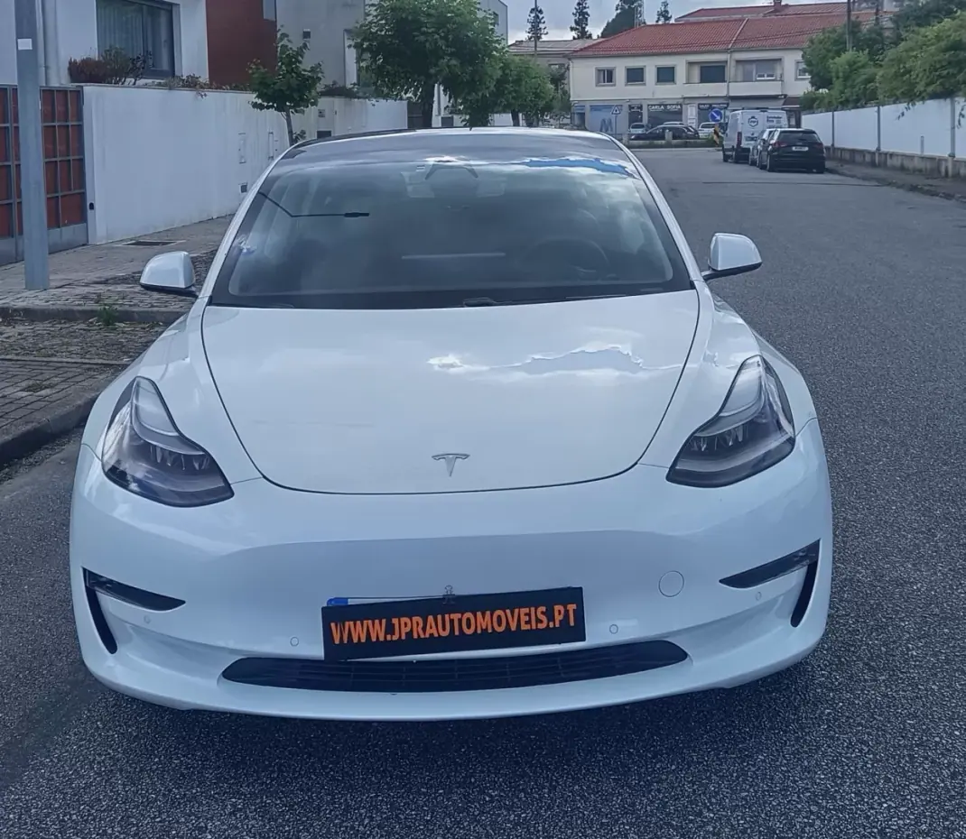 Tesla Model 3 2021 - 26990 EUR, 107700 km - AUTO.MOTO.pt - 107700km - foto 2 de 16