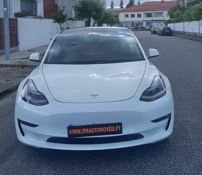 Tesla Model 3 2021 - 26990 EUR, 107700 km - AUTO.MOTO.pt - 107700km - foto 2 de 16
