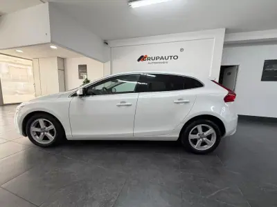 Volvo V40 2014 - 10990 EUR, 187000 km - AUTO.MOTO.pt - 187000km - foto 2 de 21