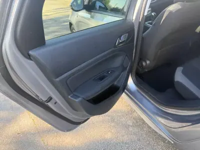 Peugeot 308 SW 2016 - 9450 EUR, 192000 km - AUTO.MOTO.pt - 192000km - foto 11 de 24