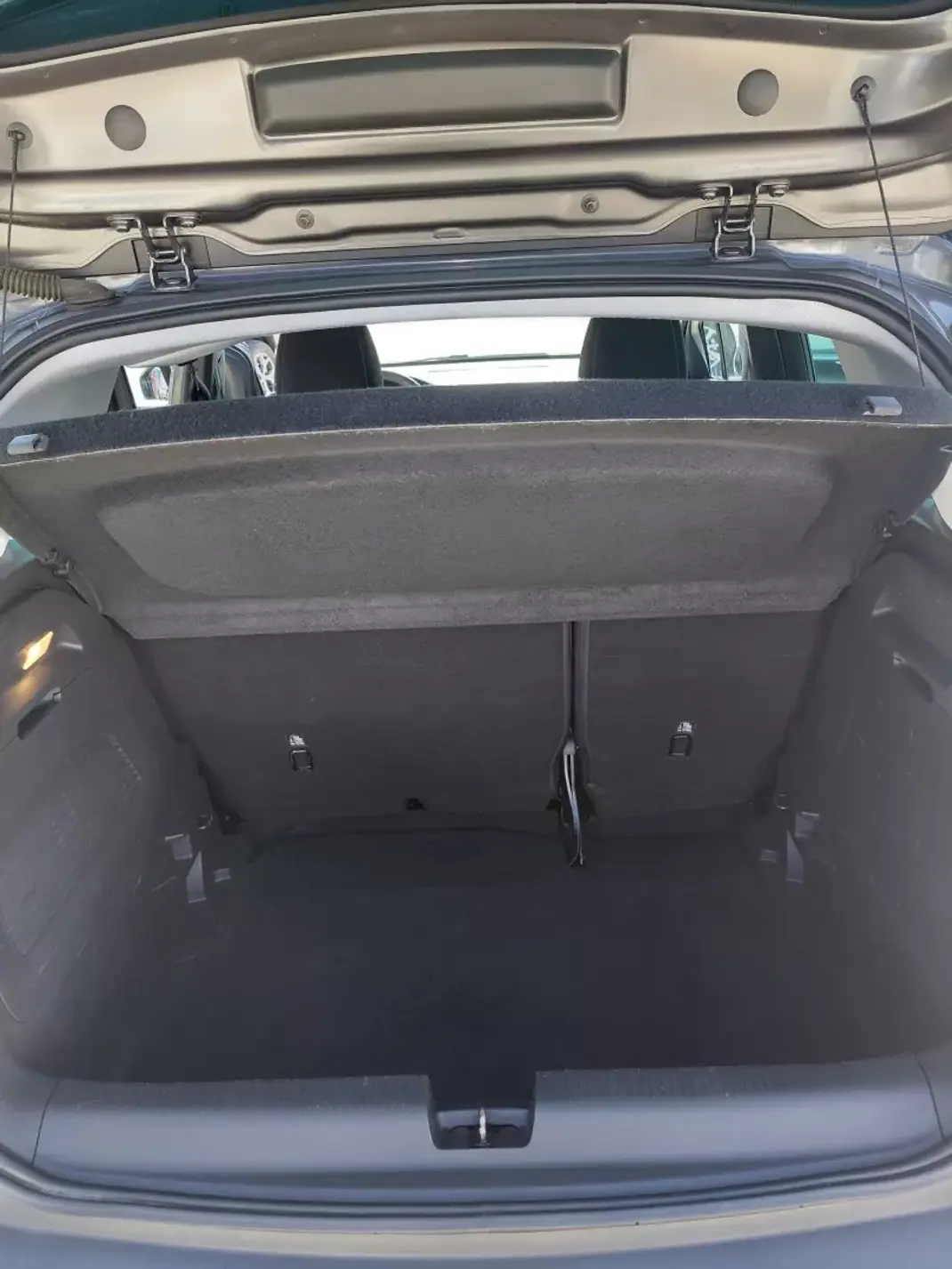Opel Crossland X 2019 - 13900 EUR, 149750 km - AUTO.MOTO.pt - 149750km - foto 9 de 11