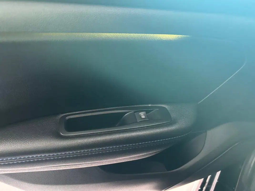 Renault Mégane 2017 - 13950 EUR, 151881 km - AUTO.MOTO.pt - 151881km - foto 15 de 20