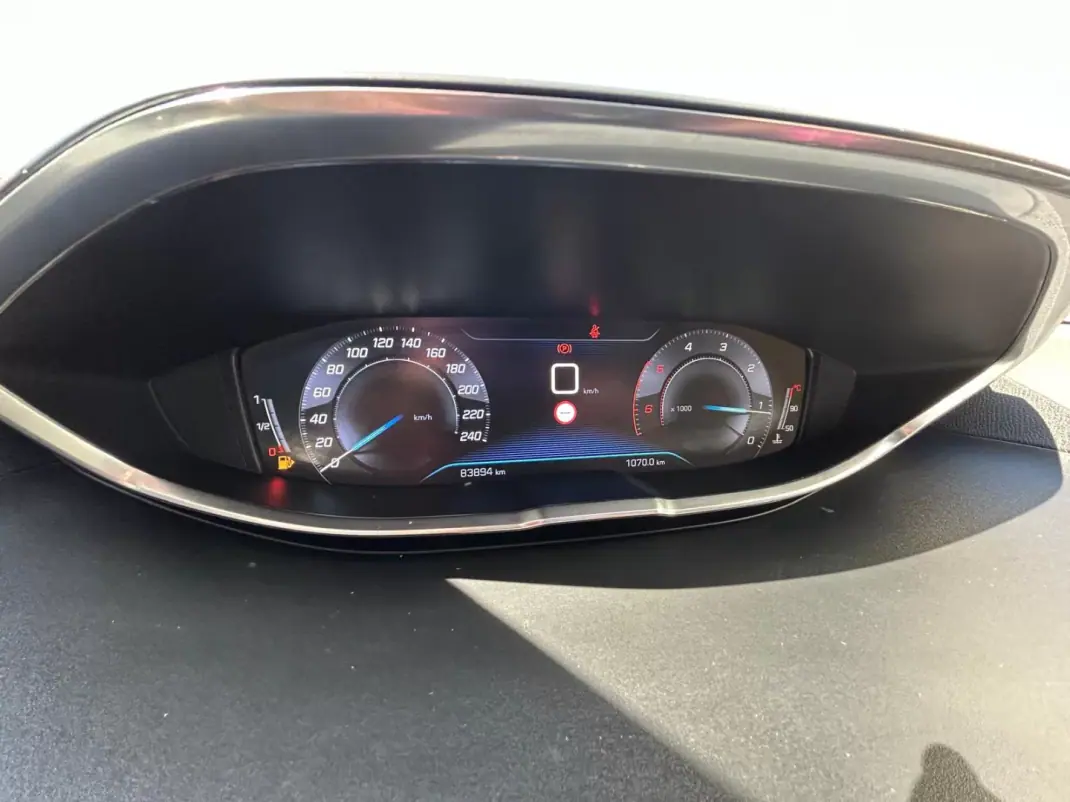 Peugeot 3008 2018 - 16500 EUR, 83894 km - 83894km - foto 10 de 21