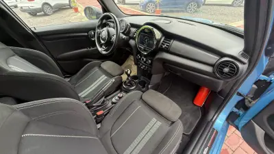 MINI Cooper 2018 - 19990 EUR, 102000 km - AUTO.MOTO.pt - 102000km - foto 26 de 27