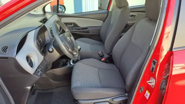 Toyota Yaris 2014 - 11890 EUR, 90525 km - AUTO.MOTO.pt - 90525km - foto 5 de 39