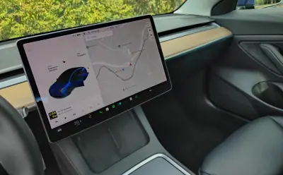 Tesla Model 3 2021 - 25990 EUR, 100000 km - AUTO.MOTO.pt - 100000km - foto 38 de 46