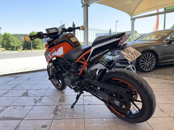 KTM Duke 200 2018 - 3750 EUR, 8468 km - AUTO.MOTO.pt - 8468km - foto 2 de 15
