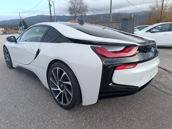 BMW i8 2016 - 71000 EUR, 140000 km - AUTO.MOTO.pt - 140000km - foto 14 de 25