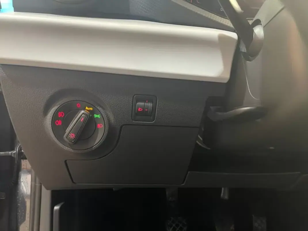 SEAT Ibiza 2024 - 17999 EUR, 1000 km - AUTO.MOTO.pt - 1000km - foto 39 de 40