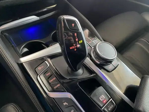BMW M550d 2017 - 44900 EUR, 138217 km - AUTO.MOTO.pt - 138217km - foto 25 de 55