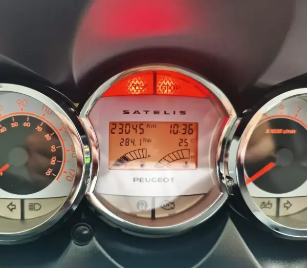 Peugeot 2010 - 2450 EUR, 23000 km - AUTO.MOTO.pt - 23000km - foto 21 de 21