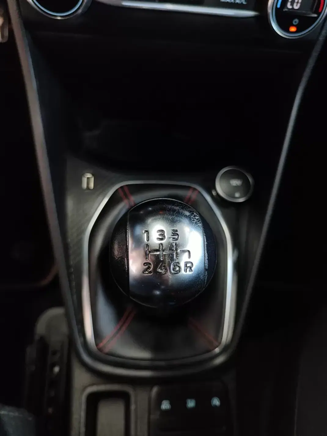 Ford Fiesta 2019 - 12950 EUR, 95000 km - 95000km - foto 37 de 41