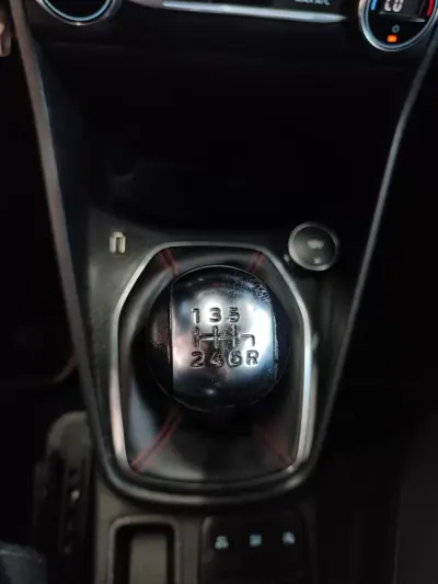 Ford Fiesta 2019 - 12950 EUR, 95000 km - AUTO.MOTO.pt - 95000km - foto 37 de 41