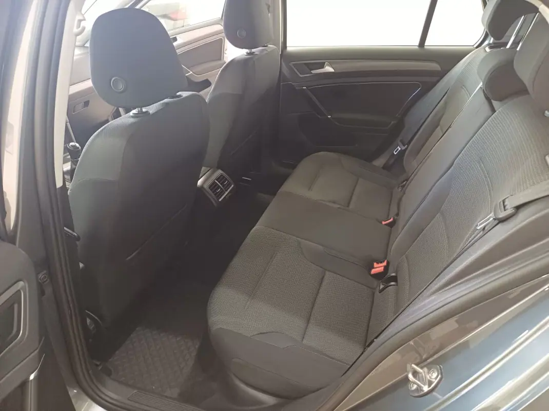 Volkswagen Golf 2017 - 18900 EUR, 140802 km - AUTO.MOTO.pt - 140802km - foto 7 de 12