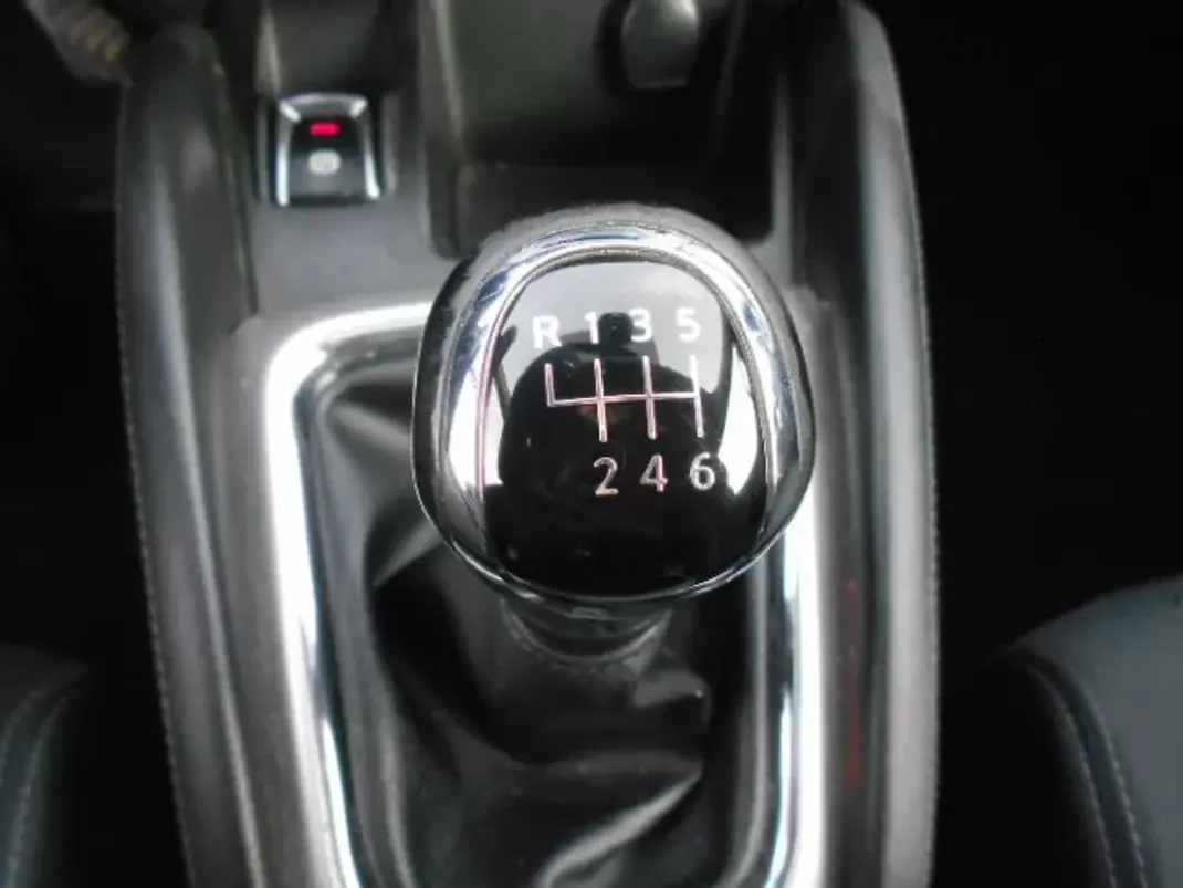 Nissan Qashqai 2015 - 16500 EUR, 100843 km - AUTO.MOTO.pt - 100843km - foto 12 de 12