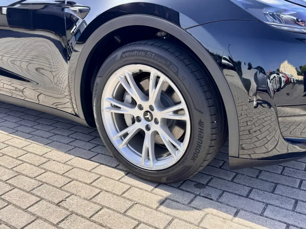 Tesla Model Y 2023 - 32990 EUR, 130000 km - 130000km - foto 7 de 18
