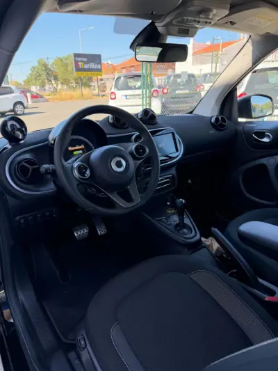 Smart Fortwo Cabrio 2020 - 15750 EUR, 20000 km - AUTO.MOTO.pt - 20000km - foto 3 de 9