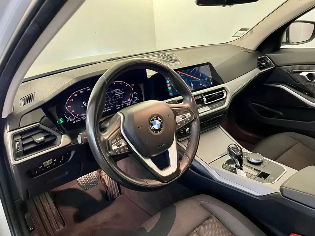 BMW 330 2019 - 23450 EUR, 115000 km - AUTO.MOTO.pt - 115000km - foto 10 de 36