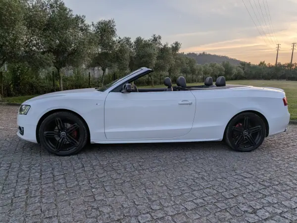 Audi A5 Cabrio 2012 - 15990 EUR, 224000 km - AUTO.MOTO.pt - 224000km - foto 4 de 10