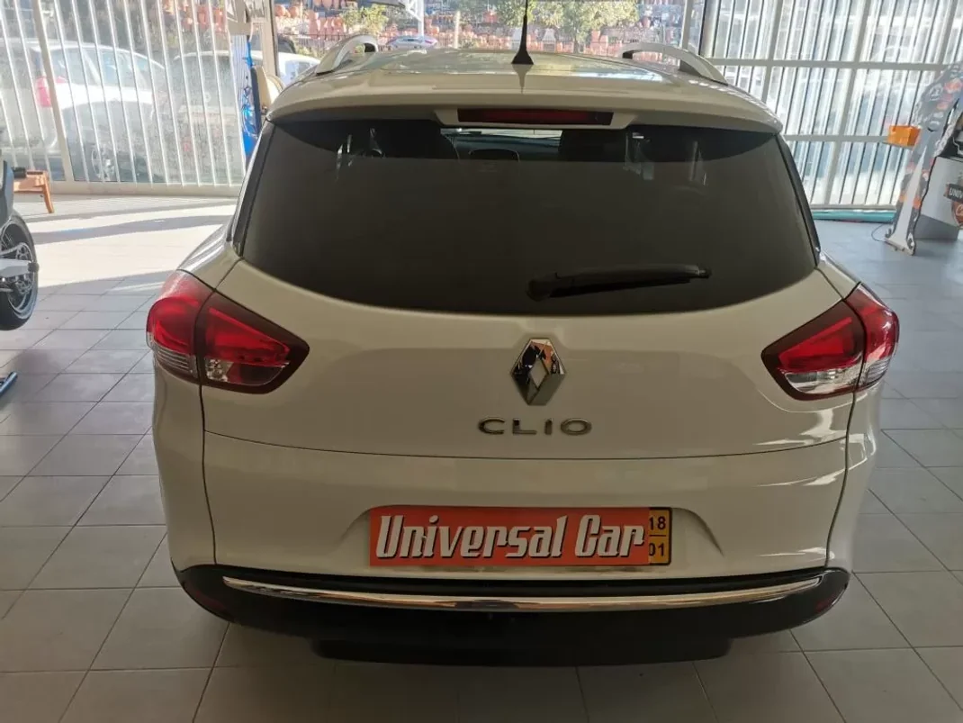 Renault Clio Sport Tourer 2018 - 13700 EUR, 143000 km - AUTO.MOTO.pt - 143000km - foto 5 de 18