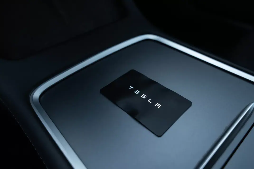 Tesla Model 3 2021 - 24999 EUR, 205000 km - 205000km - foto 16 de 26