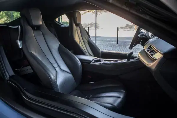 BMW i8 2016 - 61900 EUR, 93668 km - AUTO.MOTO.pt - 93668km - foto 30 de 45