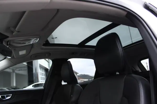 Volvo XC 60 2021 - 31900 EUR, 121360 km - AUTO.MOTO.pt - 121360km - foto 14 de 22